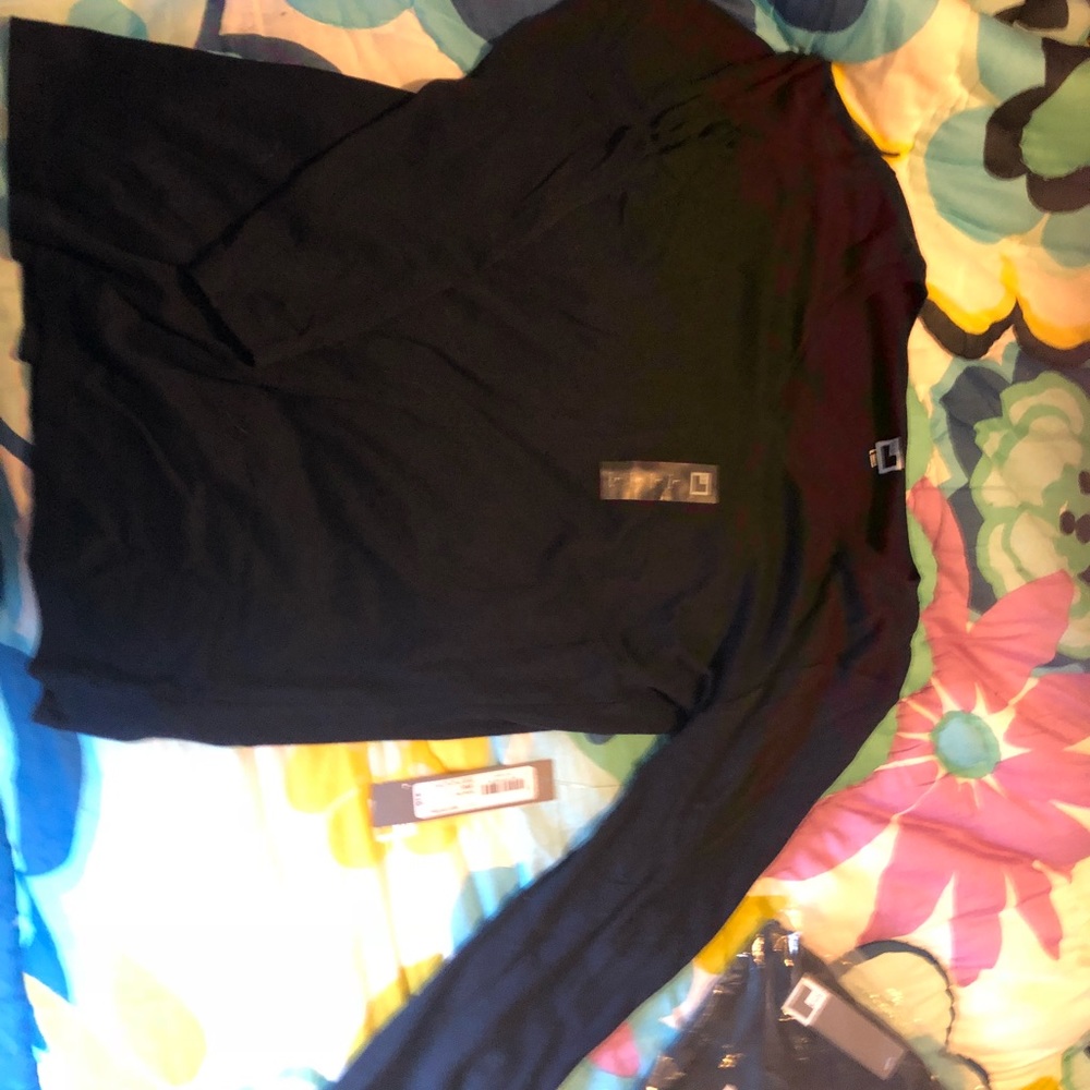 JC PENNEYS LONG SLEEVE VNECK TOP